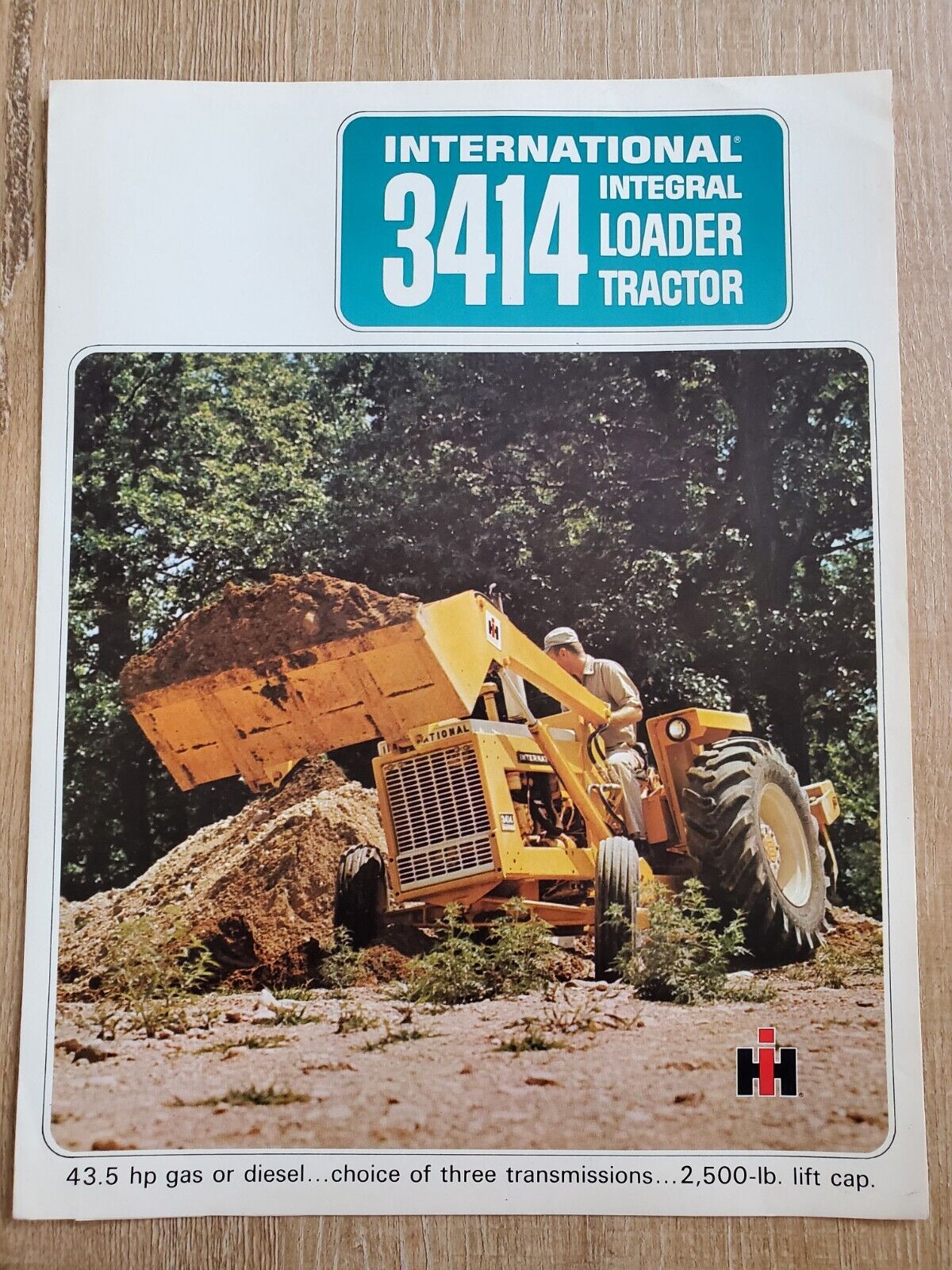INTERNATIONAL 3414 Integral Loader Tractor Sales Brochure Vintage AD-3368-S