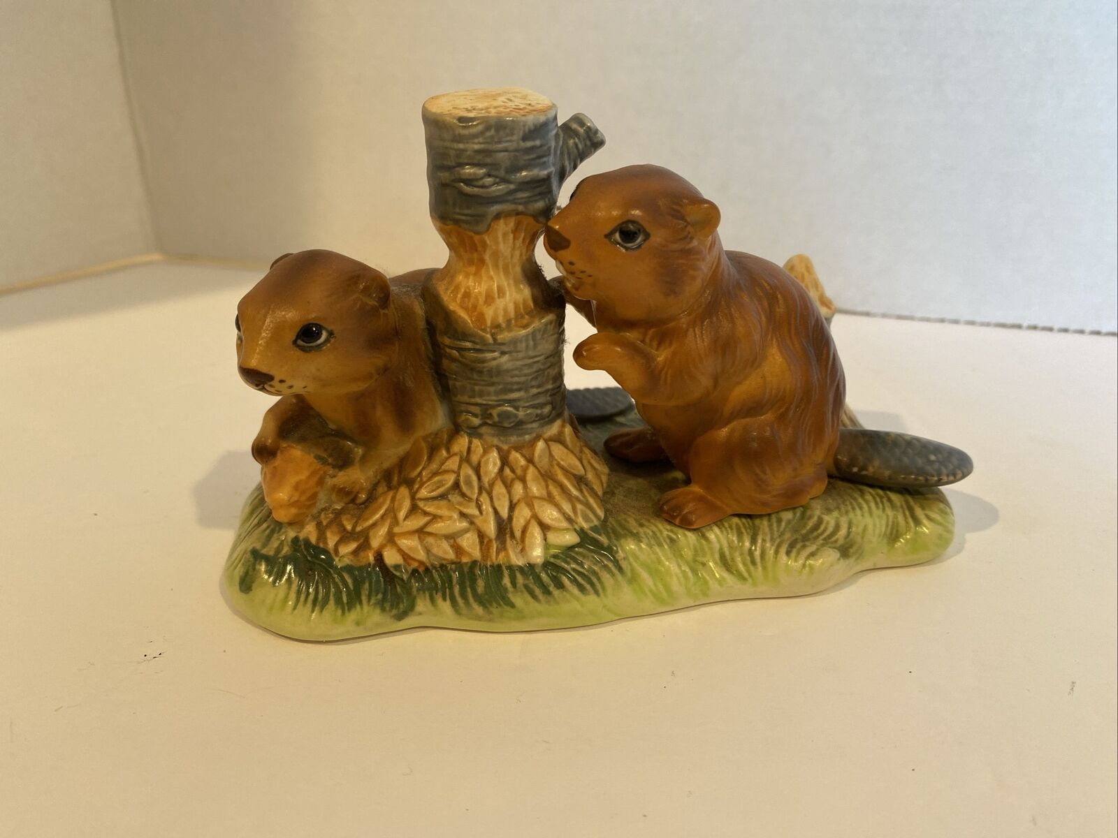 Vintage Herter\'s Ceramic Figurine 2 Beavers Cutting Down Trees Gnawing On Trees
