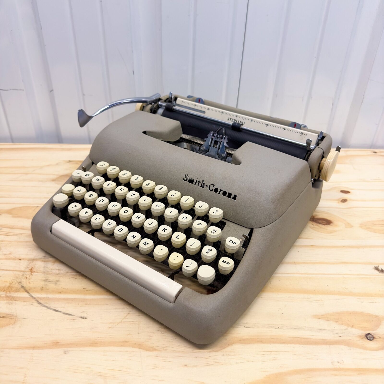 1940s Smith Corona Super Sterling Portable Typewriter in Working Condition With