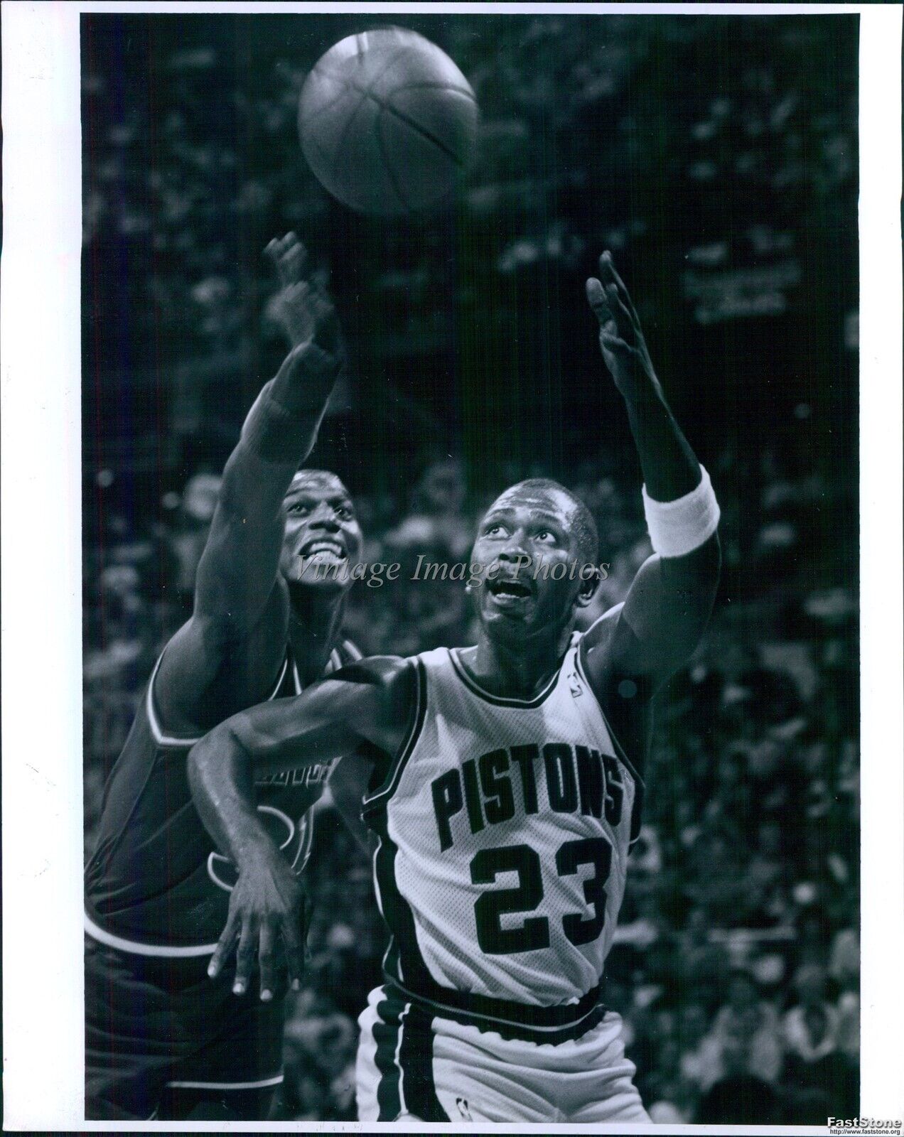 1990 Mark Aguirre Dallas Mavericks Detroit Pistons Forward Basketball Photo 8X10