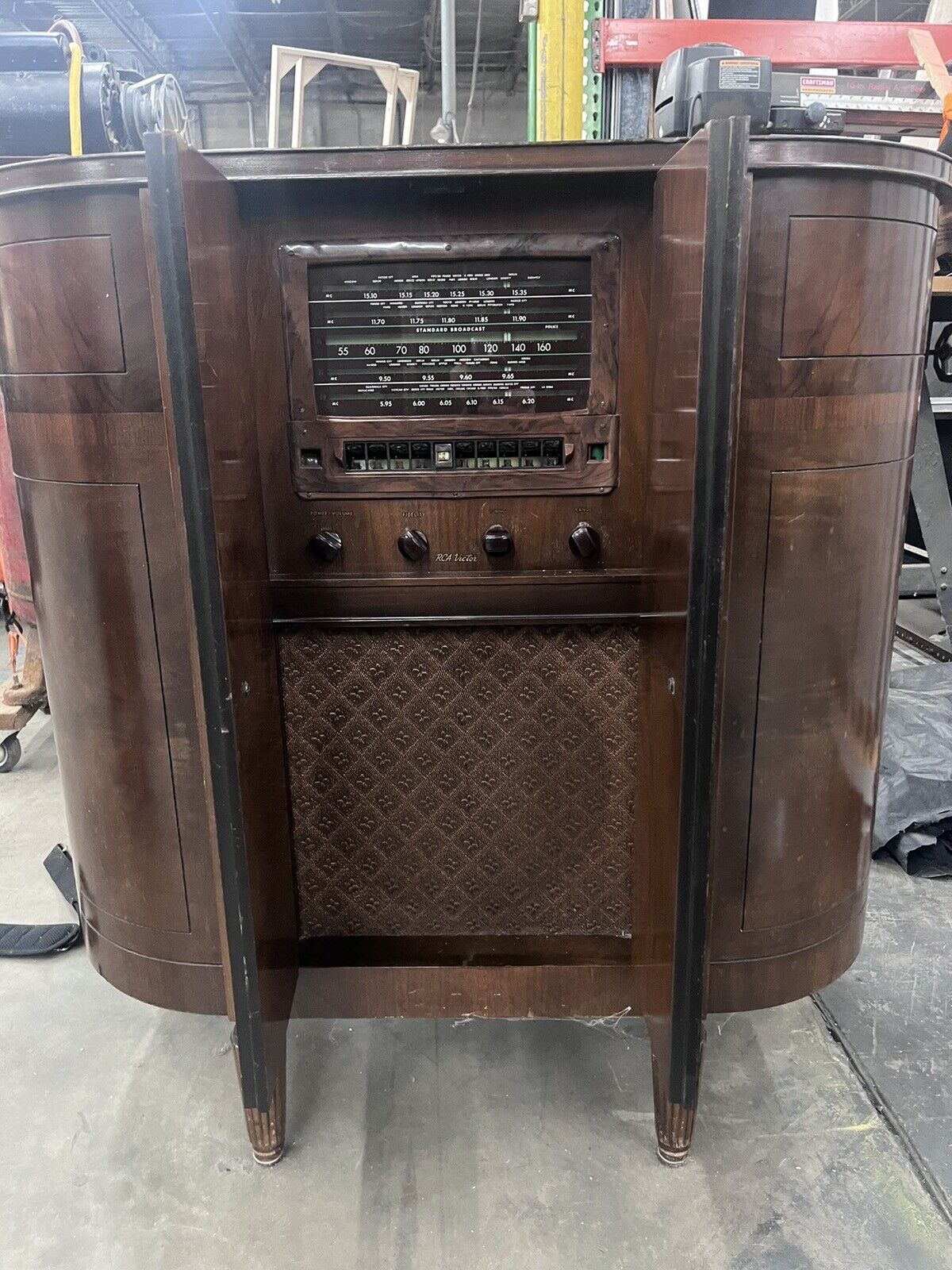 RCA Victor HF4 Console Floor Radio