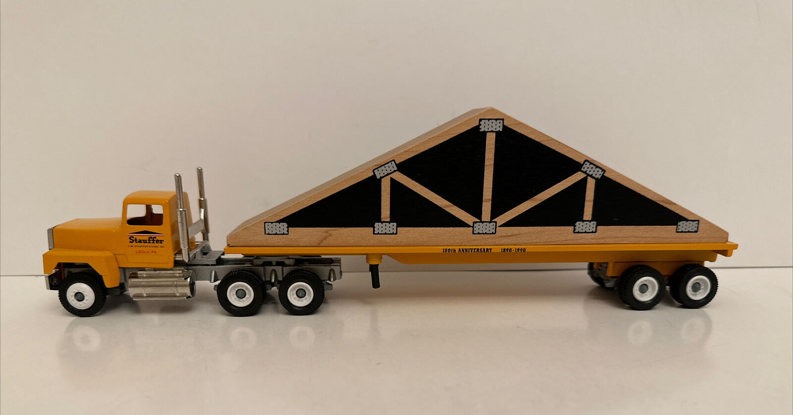WINROSS TRUCK H.M. STAUFFER AND SONS 100TH ANNIVERSARY TRAILER w/PRE-FAB TRUSSES
