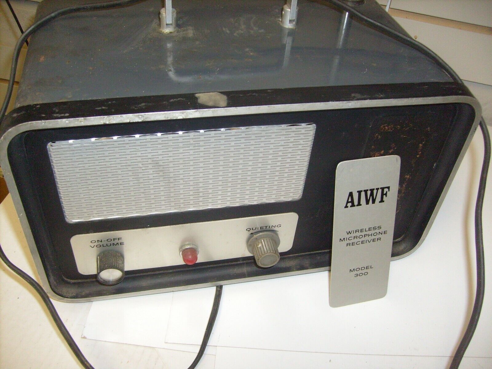 AIWF WIRELESS MICROPHONE RECEIVER WITH HAMMARLUND TUBES 12AX7