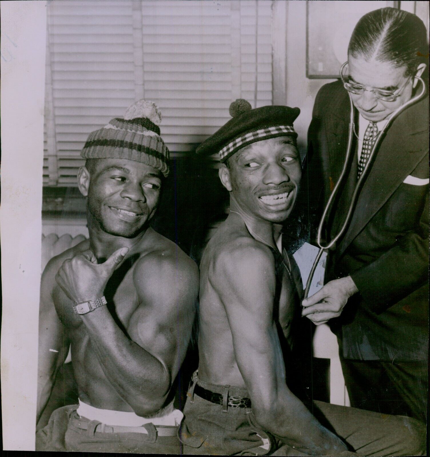 LG802 1955 Wire Photo TEDDY RED TOP DAVIS SANDY SADDLER Featherweight Boxing