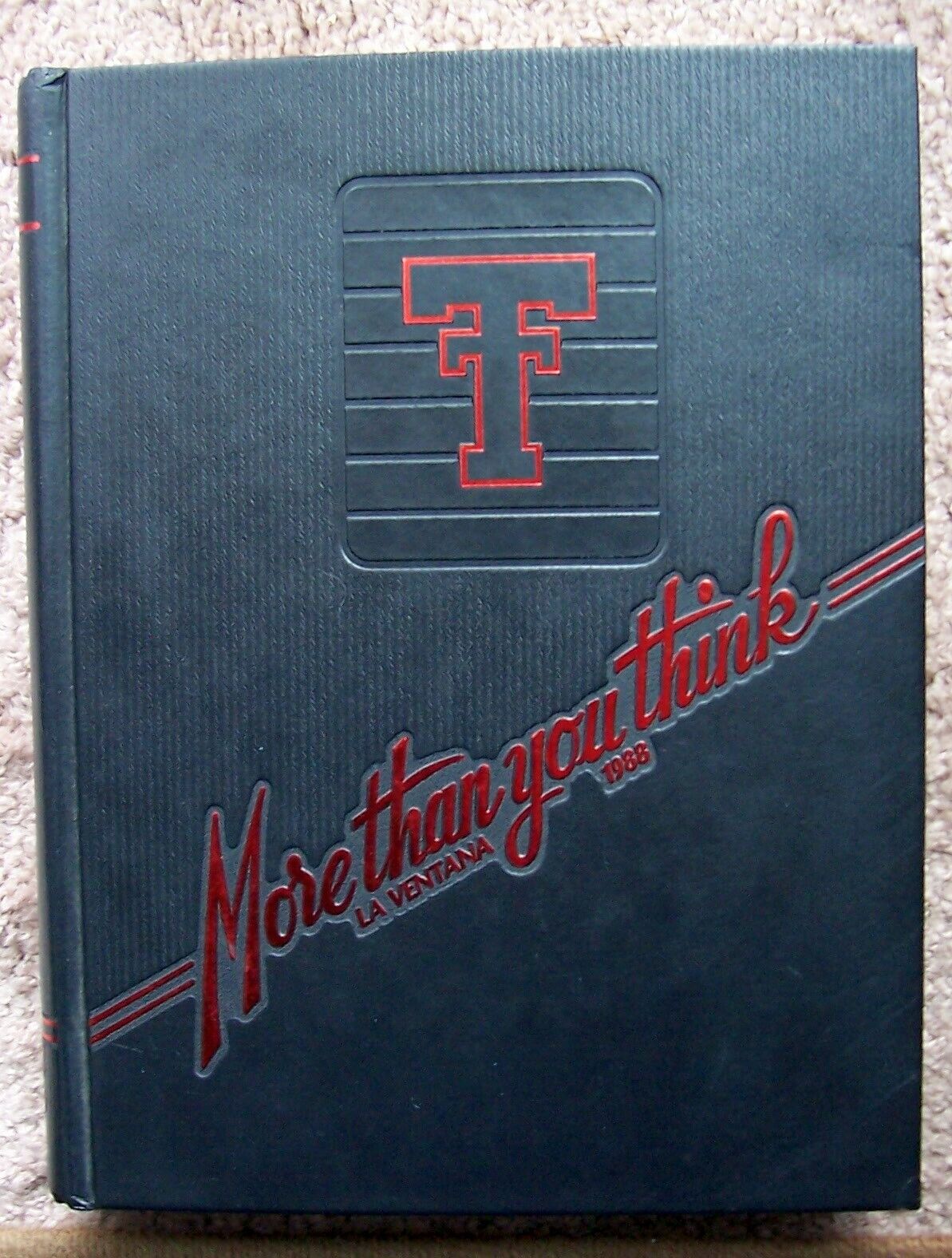 1988 TEXAS TECH UNIVERSITY YEARBOOK Lubbock,Texas UNSIGNED Willie Nelson
