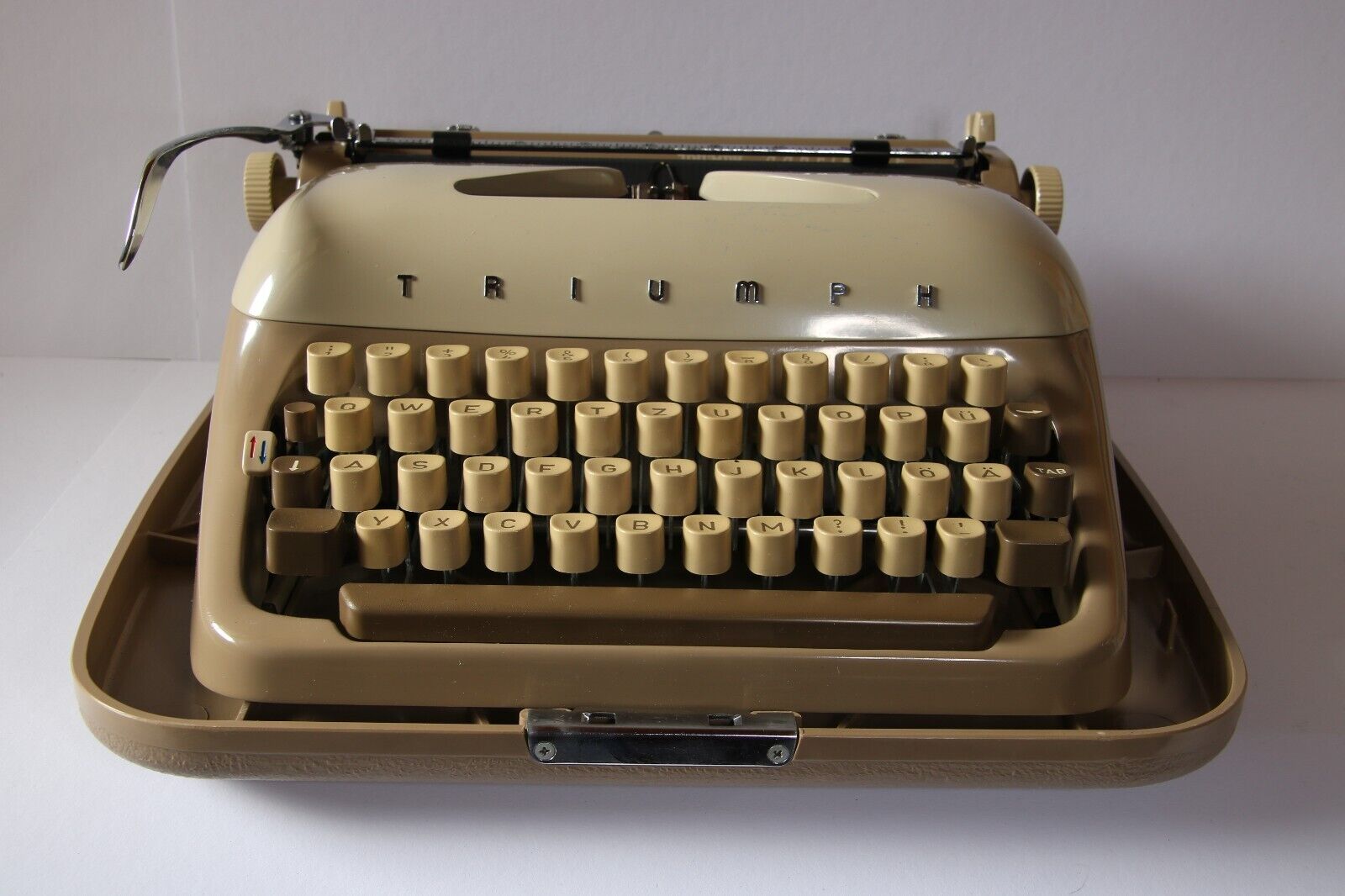 Triumph Gabriele E -  1960\'s typewriter in excellent condition serviced-tested