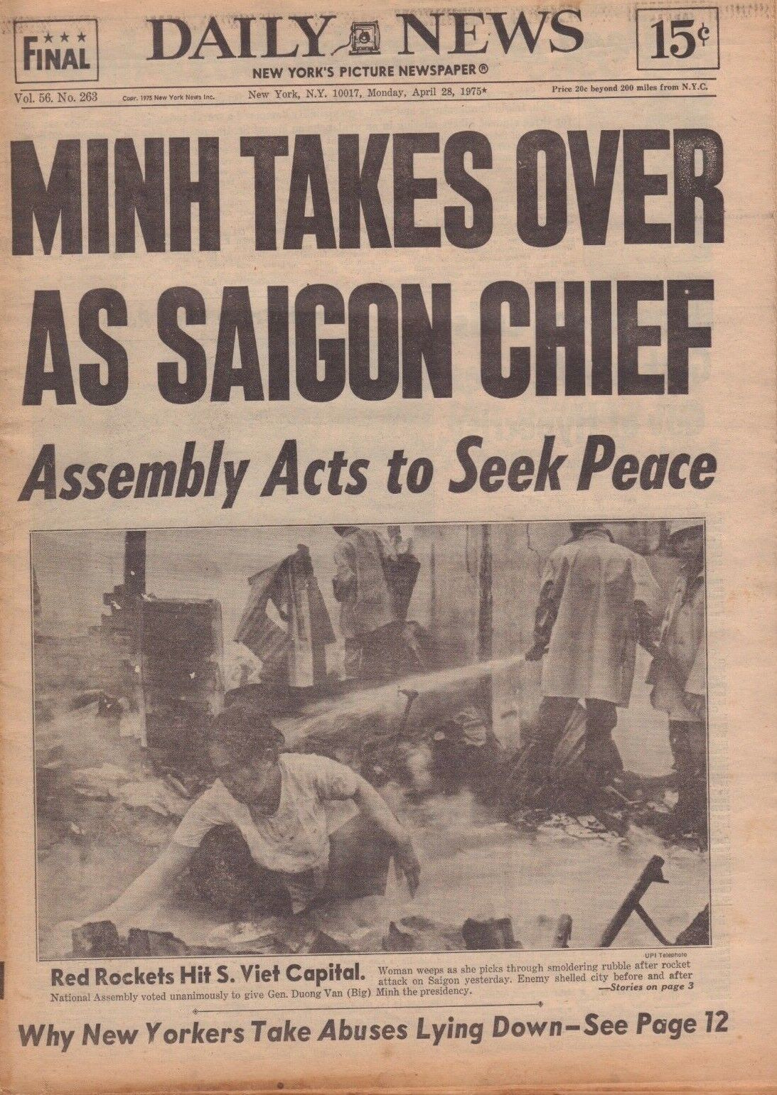 Daily News April 28 1975 Minh Bob Coluccio Thurm Munson Joe Brinkman 011719DBE2