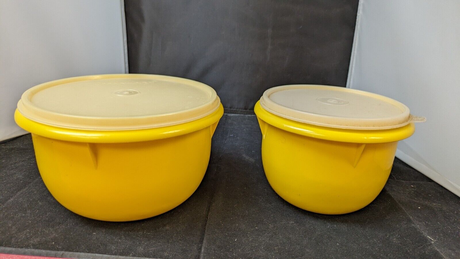 Vintage Tupperware Storage Yellow Mixing Bowls 271 &270 With Lids