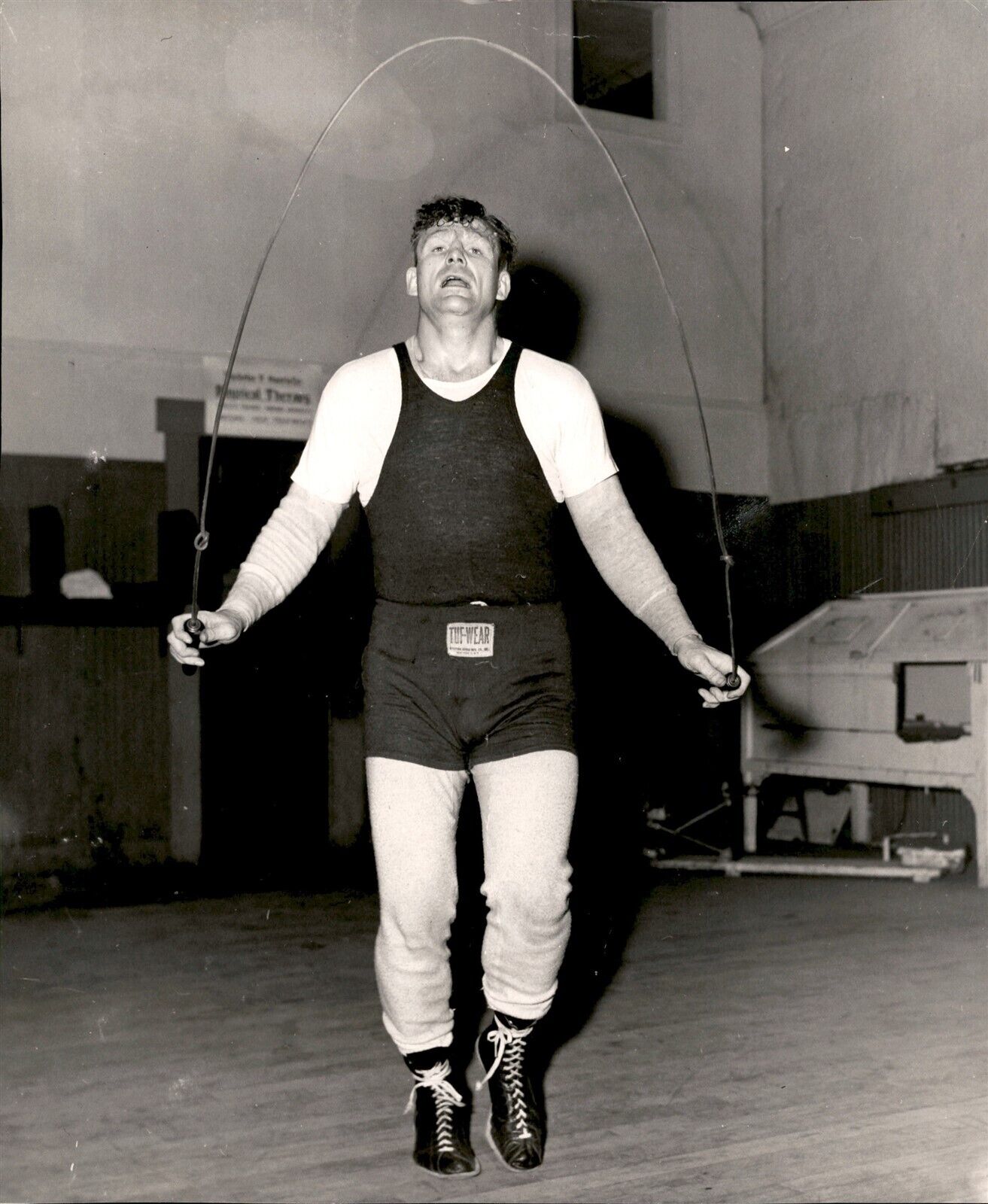 LG994 1952 Original Photo IRISH BOB MURPHY Light Heavyweight Boxer Jumping Rope
