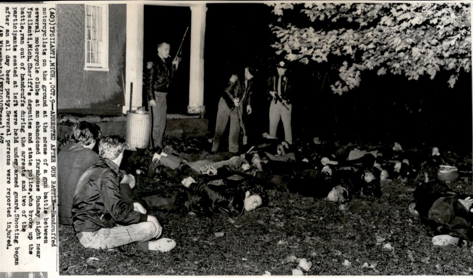 LG989 1967 Wire Photo ARRESTED AFTER GUN BATTLE Ypsilanti MI Suspects on Lawn