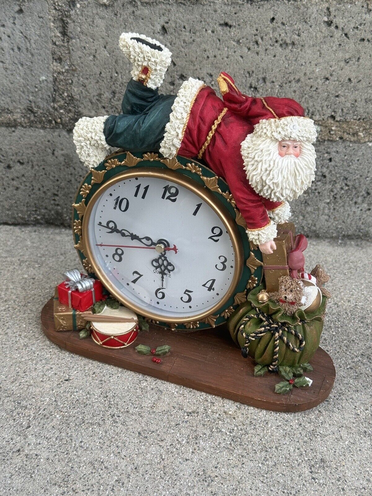Artisan Flair Chelsea Fair Santa Claus Clock Good things Come in Small Packages