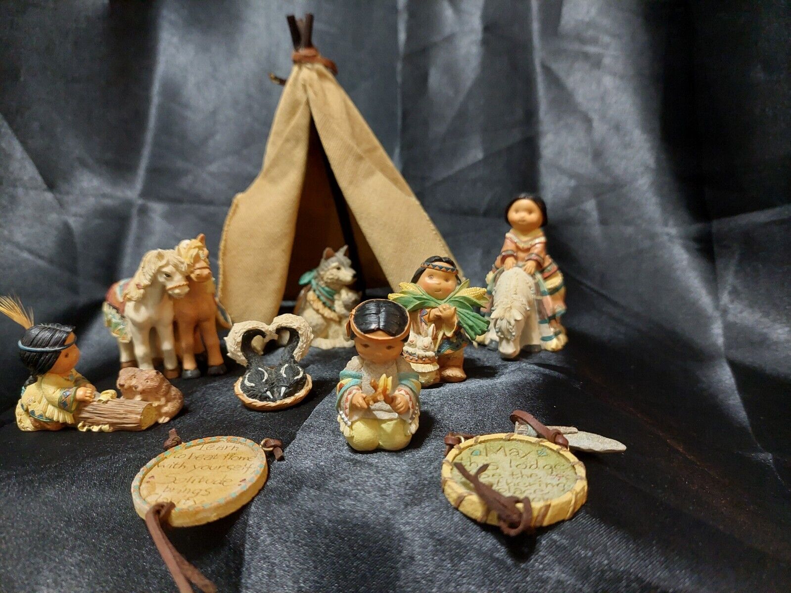 VINTAGE ENESCO 1998 FRIENDS OF THE FEATHER 7 MINIATURE FIGURINES AND TEEPEE TENT