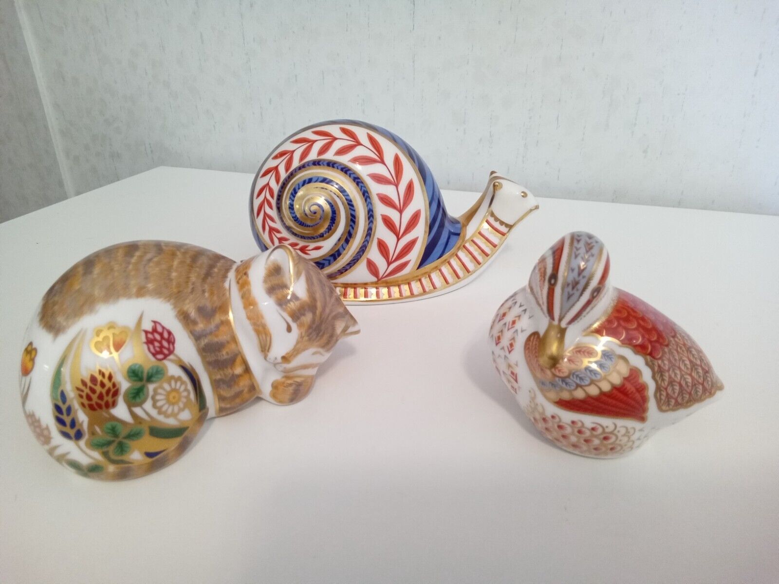 Royal Crown Derby Figurines Paperweight English Bone China Set (2 Gold Buttons)