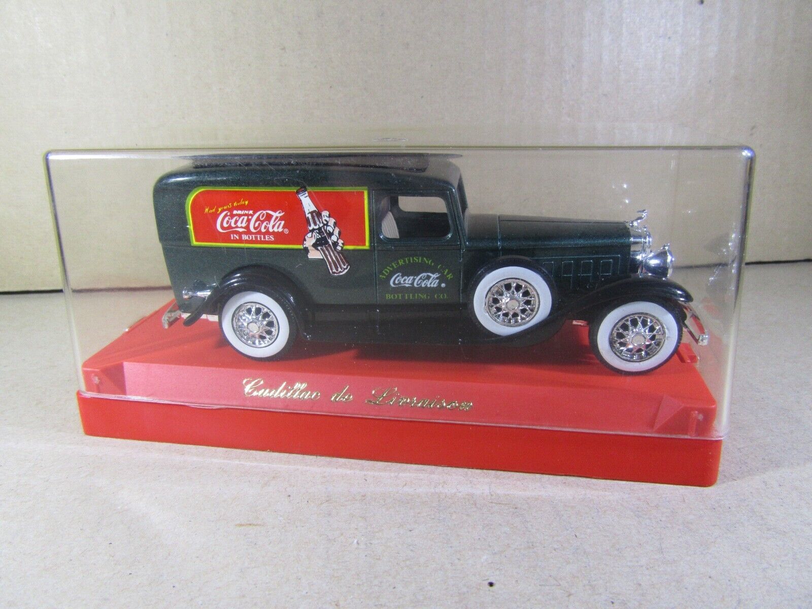 563W Vintage Solido 9600 France Cadillac 452A 1930 Van Coca Cola 1:43 +Box