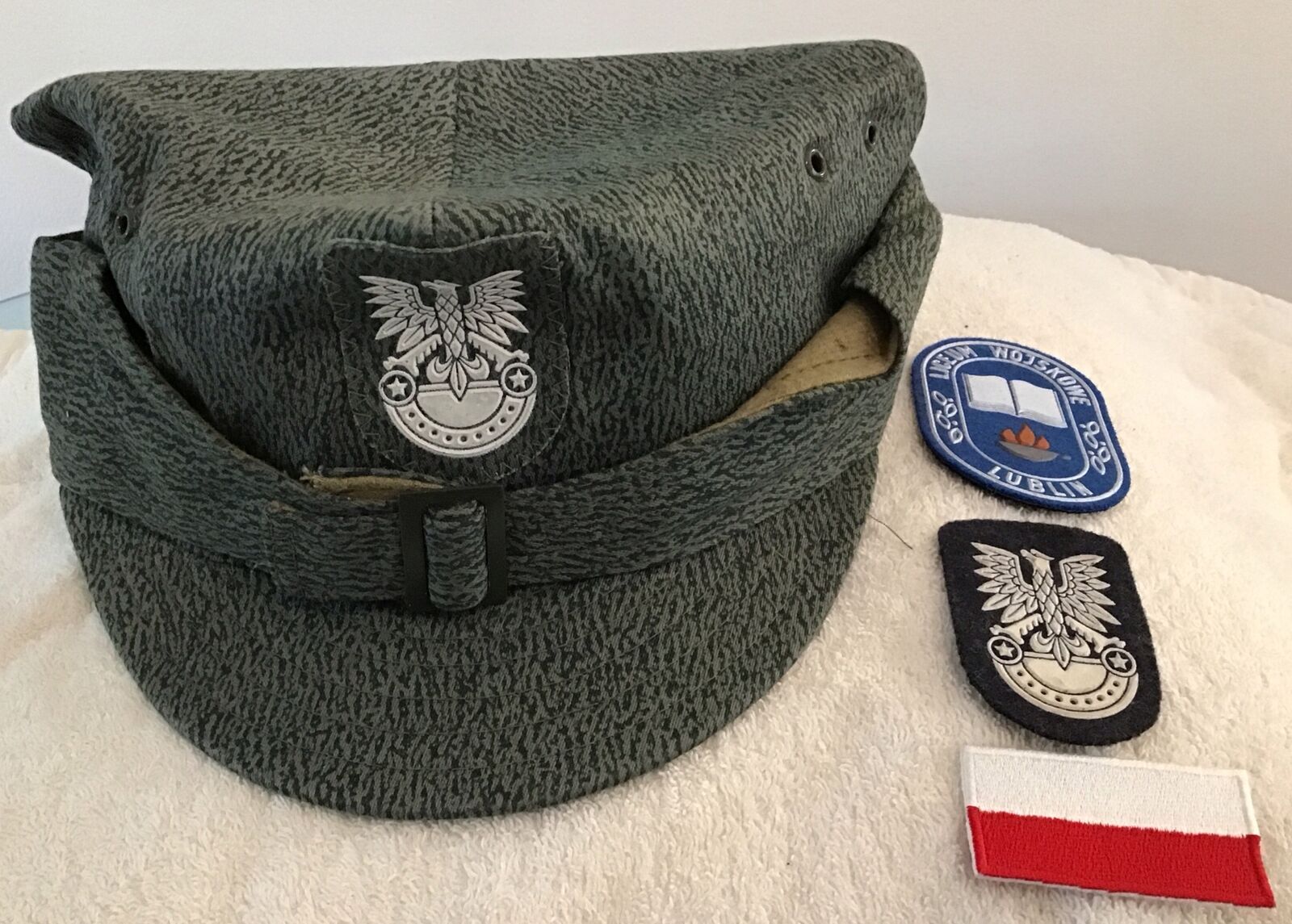 Polish Military Camo Hat/Rogatywka + 3 military Patches