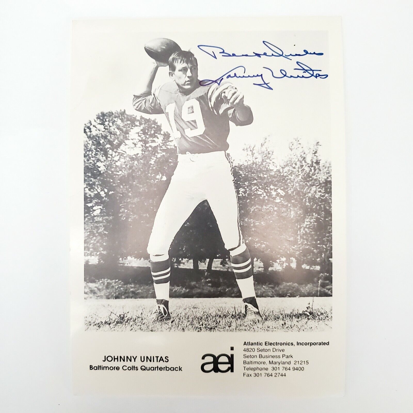 Johnny Unitas - ( Autographed Photo ) - Baltimore Colts - Football Hall of Fame