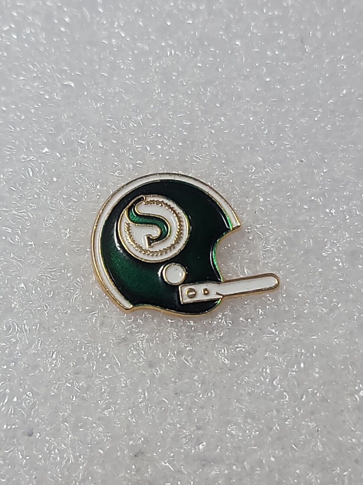 Saskatchewan Roughriders Football Helmet Vintage Lapel Pin Enamel Green Single