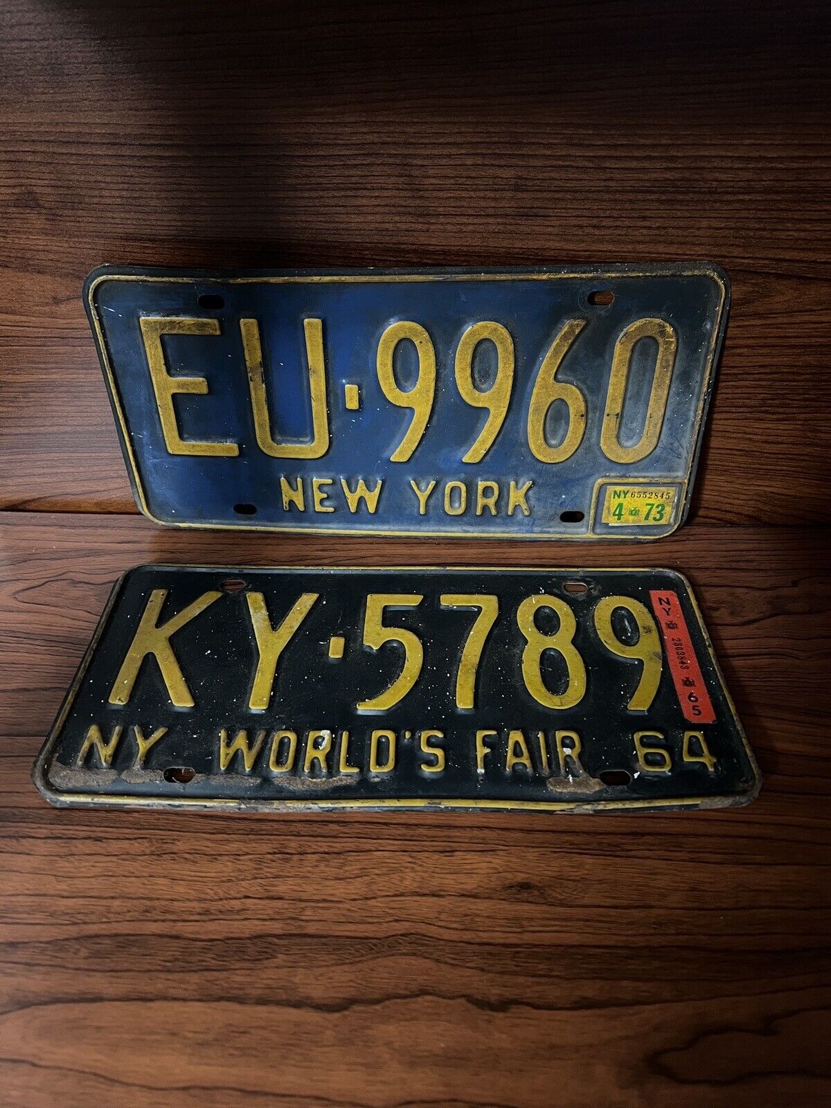1964-65 New York NY WORLD\'S FAIR LICENSE PLATE  KY-5789 + Free NY Plate 72-73