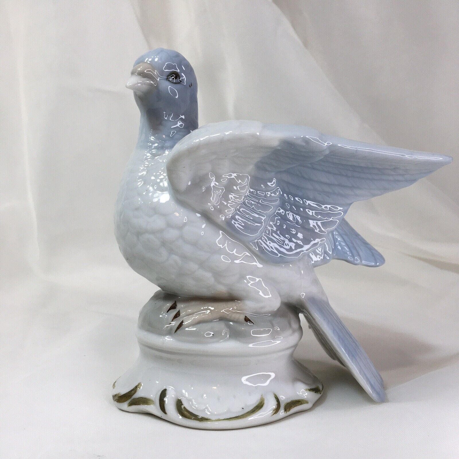 5.5” Dove Figurine, Vintage Glazed Porcelain, Decorative Bird Collectible❤️