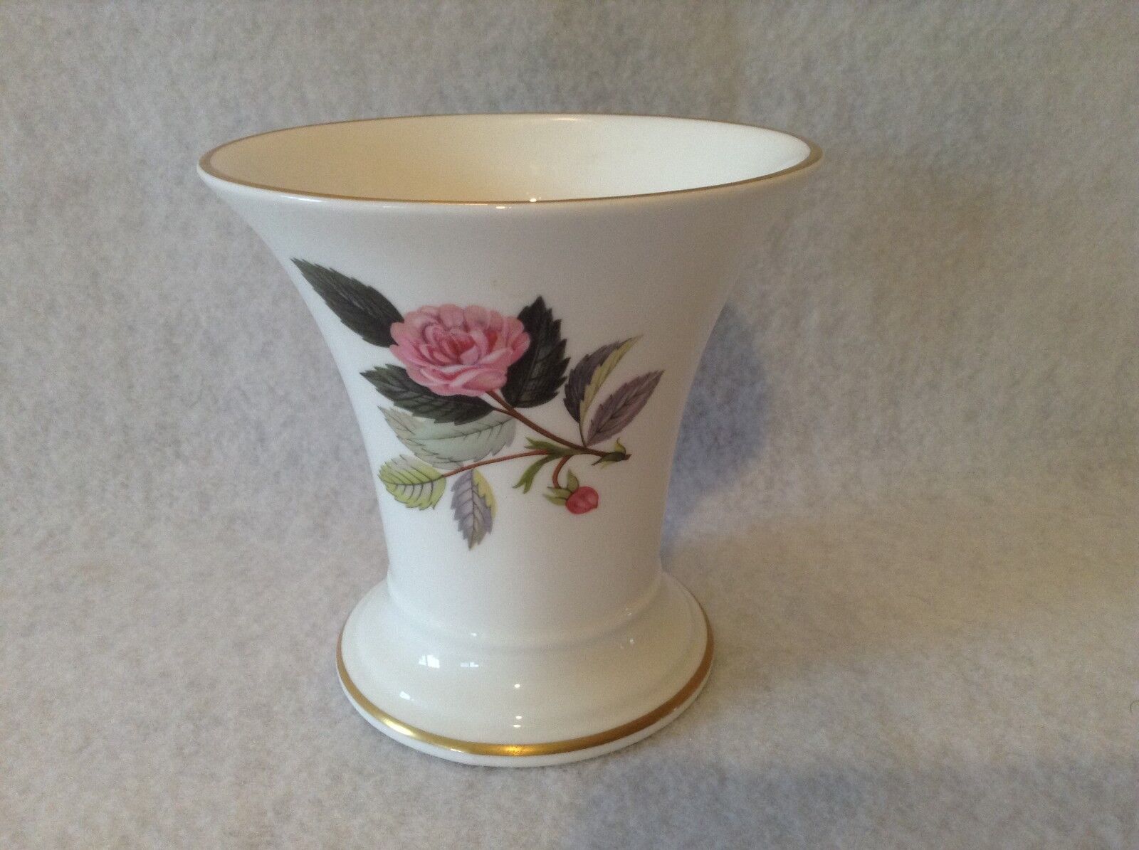 Wedgwood Vintage Bone China Hathaway Rose Flower Vase/Pencil Cup Collectible