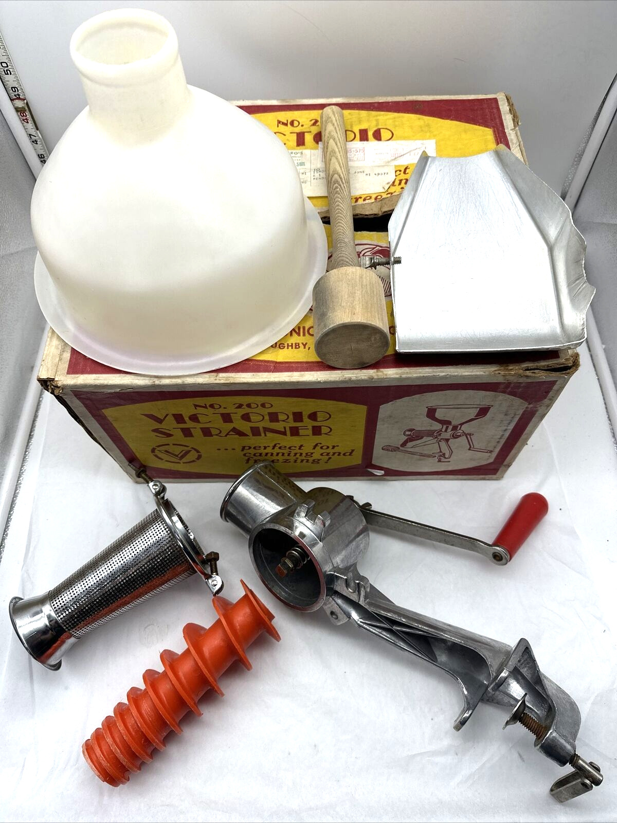 Vintage Vitantonio Victorio #200 Hand Crank Food Strainer Juicer w/ Box USA MADE