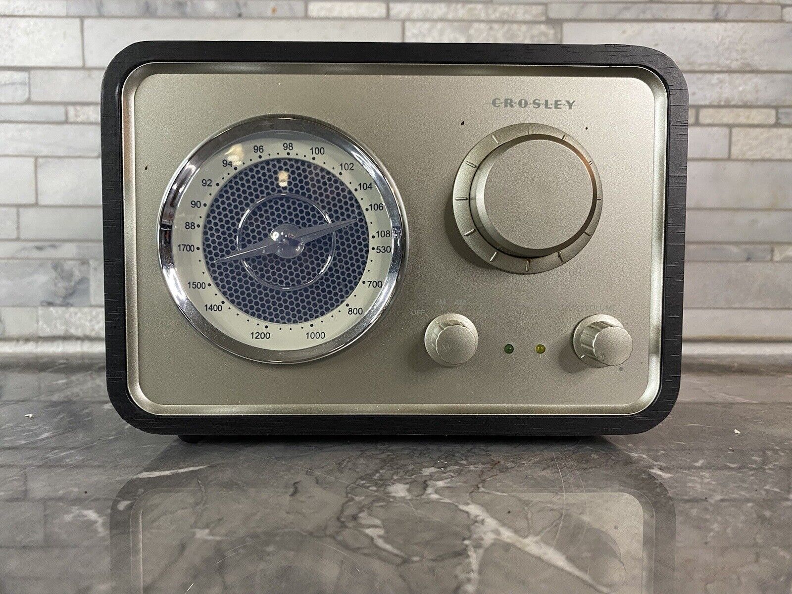 Radio Receiver Vintage Style Crosley Solo CR221 AM/FM Tabletop Works (Read)