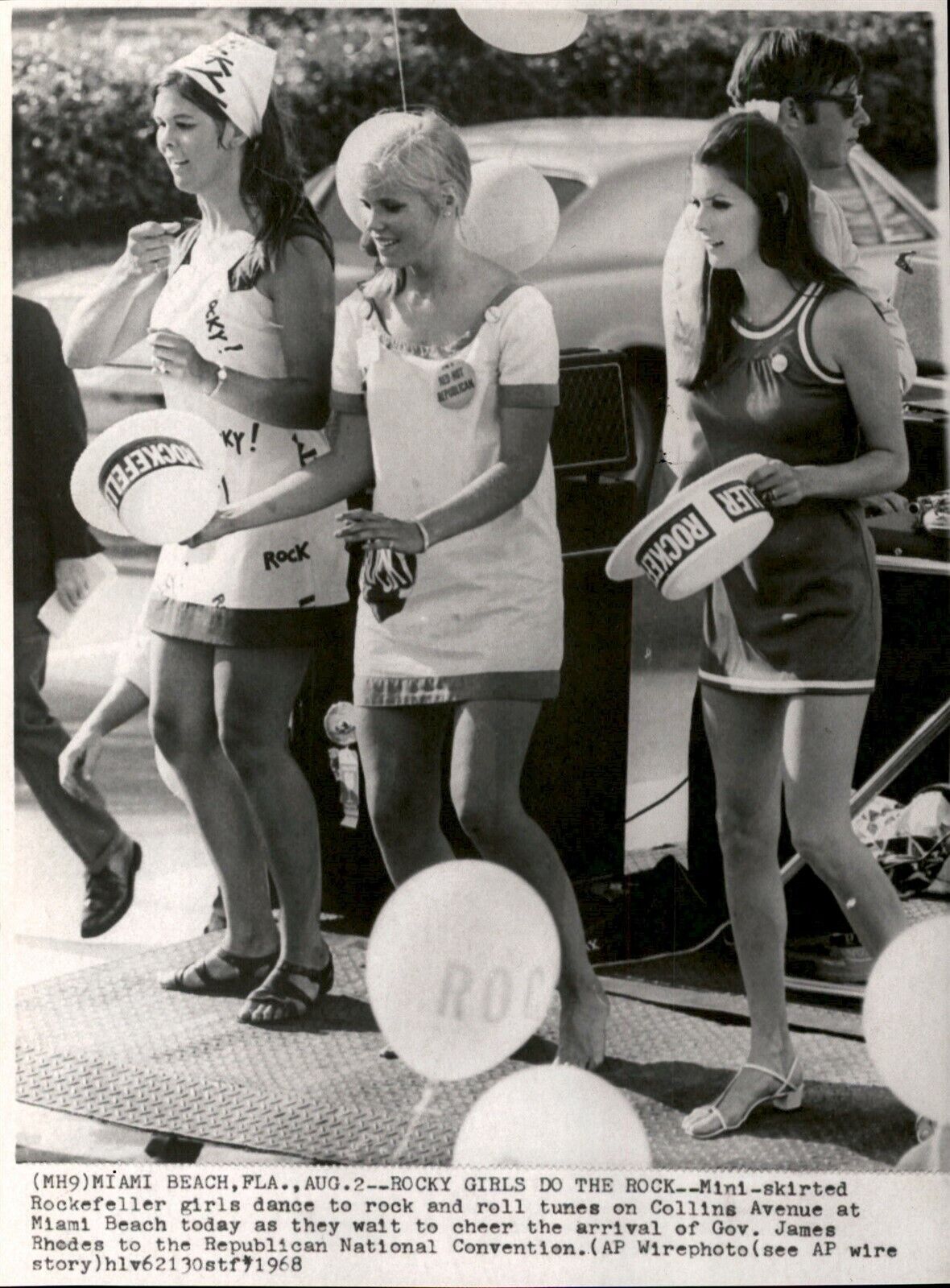 LG916 1968 AP Wire Photo ROCKY GIRLS DO THE ROCK Mini-Skirted Rockefeller Girls