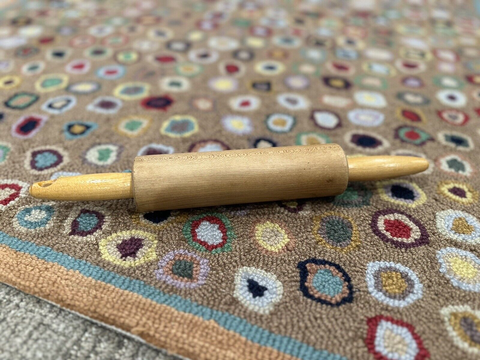 VINTAGE WOODEN ROLLING PIN CHILD\'S SMALL 7\