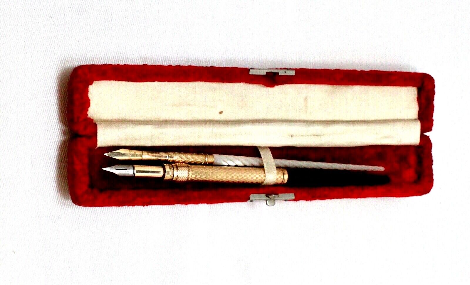 VINTAGE FOUNTAIN PEN CALLIGRAPHY INK NIB SET WITH GOLD TIP AND MOTHER OF PEARL 