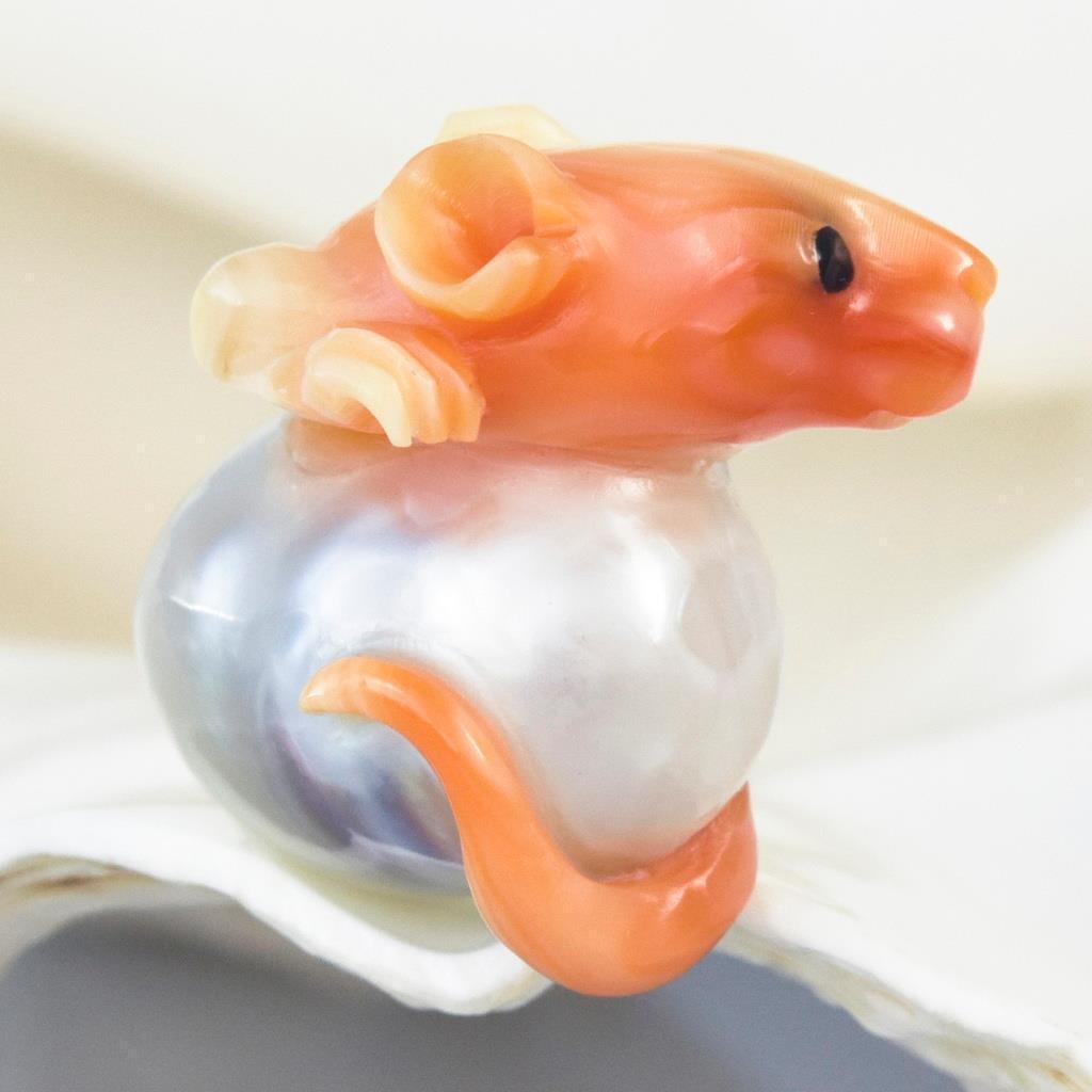 GIANT South Sea Baroque Pearl & Carved Apricot Shell Rat undrilled 9.69 g