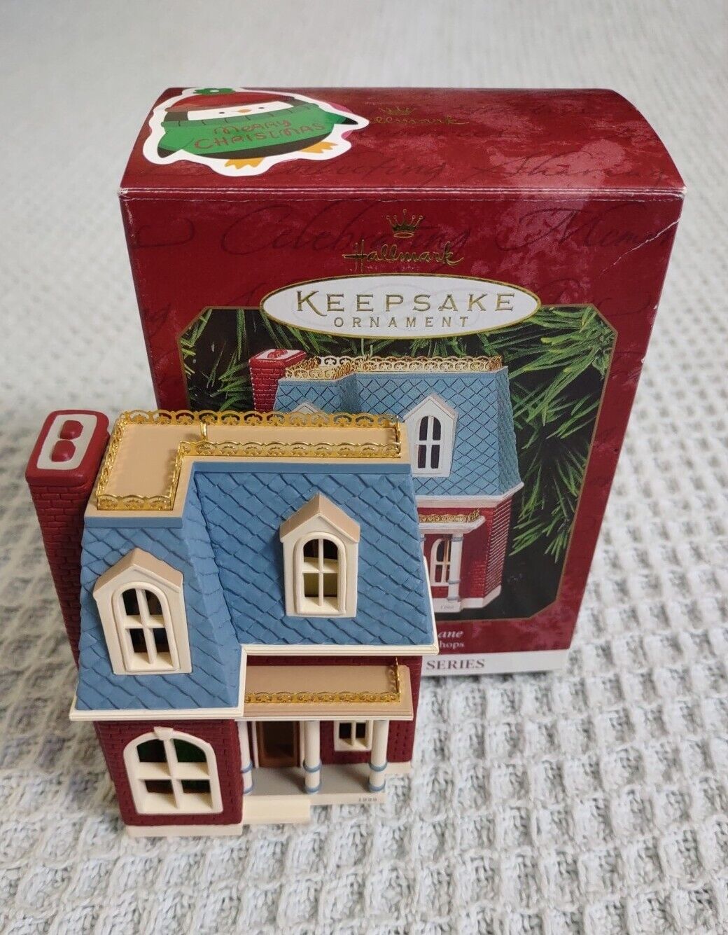 1999 Hallmark Keepsake Ornament Nostalgic Houses And Shops: House On Holly Lane 