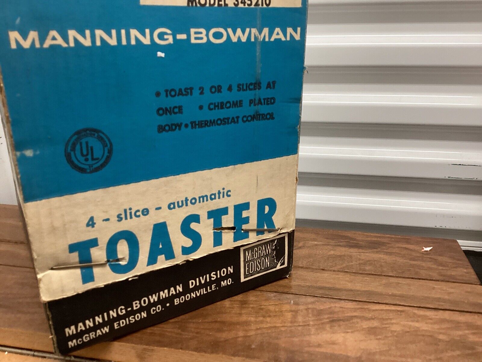 VINTAGE MANNING BOWMAN 4 Slice Toaster.   ( Never Been Out Of The Box. )