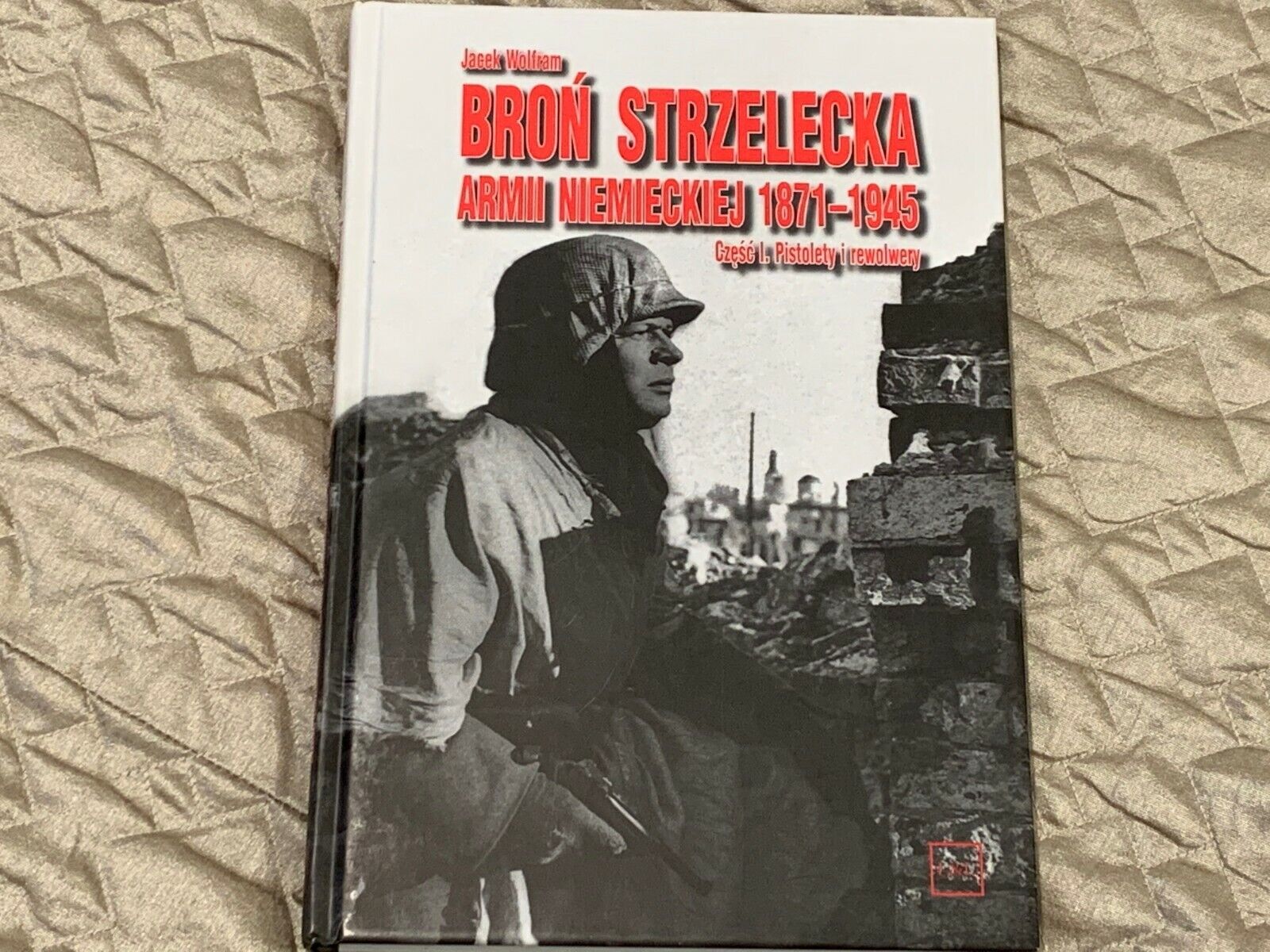 BRON  STRZELECKA  ARMII  NIEMIECKIEJ  PISTOLETY 1871 - 1945  --  POLISH BOOK 