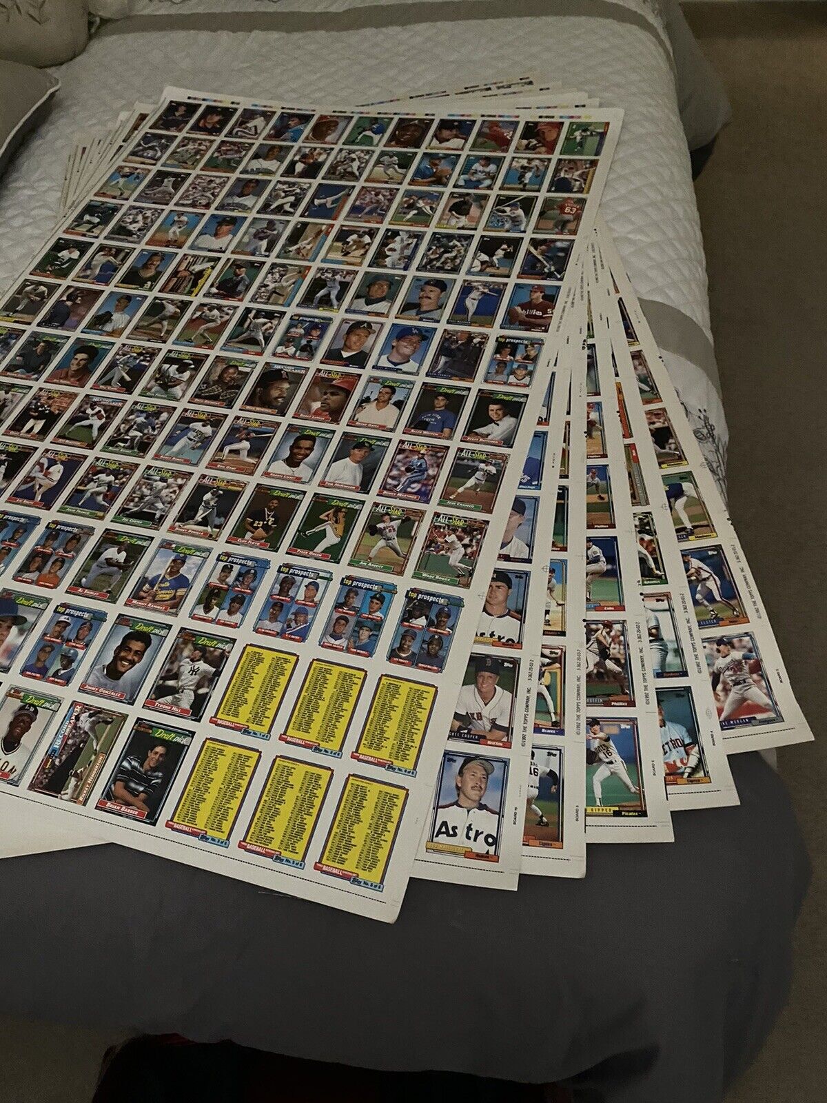 TOPPS 1992 FULL SET (792 CARDS) UNCUT BASEBALL CARDS (6 SHEETS OF 132 CARDS EA)