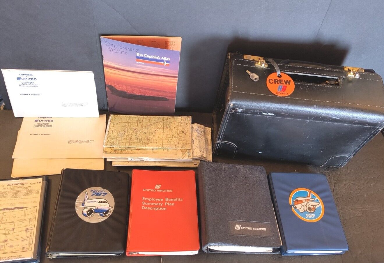 Vintage 1980s United Airlines Pilots Case W Manuals Maps Boeing 767 Airplane Jet