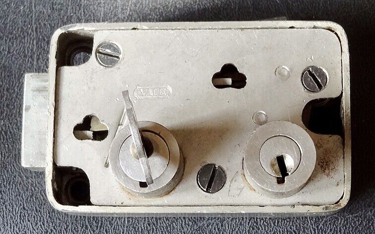 Yale Safety Deposit Lock / Used / 1 Renter Key, No Guard Key