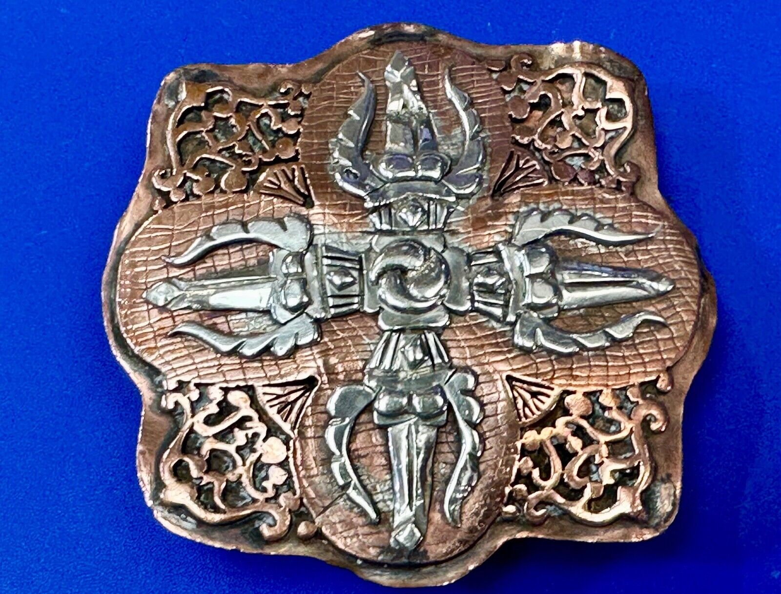 GORGEOUS geometric pattern two tone hippie style bronze artisan belt buckle