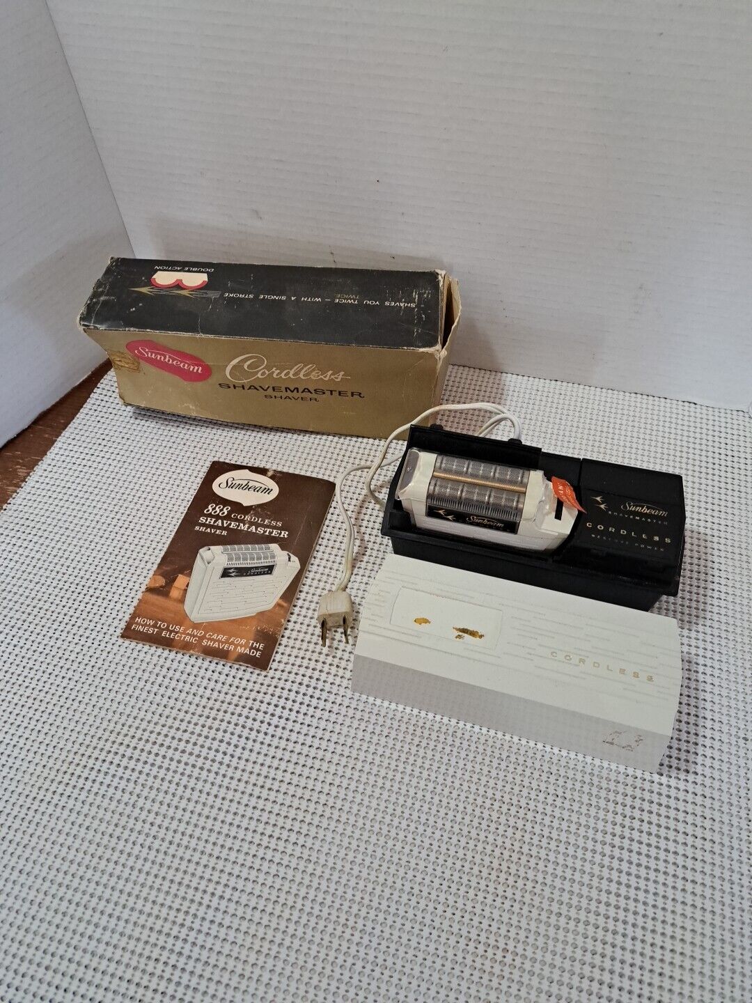 Vintage Sunbeam Shavemaster Model 888 Shaver with Box Case & Instructions NOS