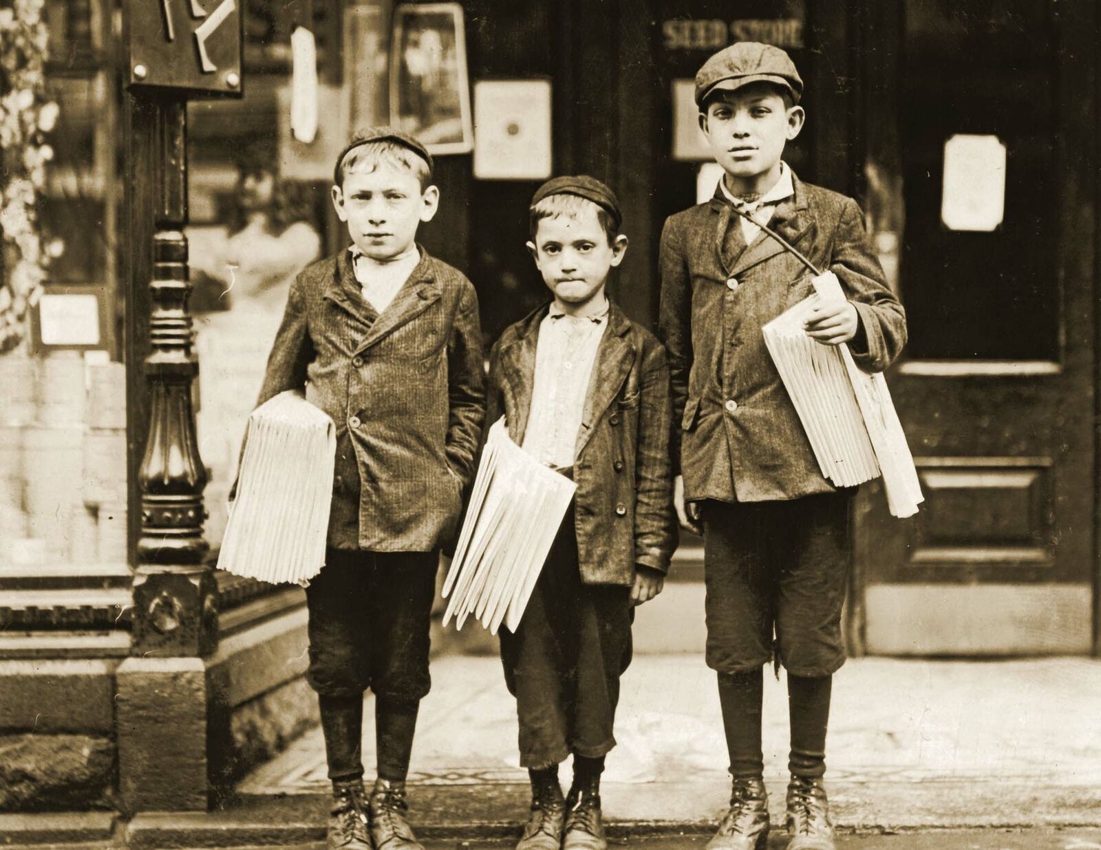 1910 Newsboys, Philadelphia, Pennsylvania Vintage Old Photo 8.5\