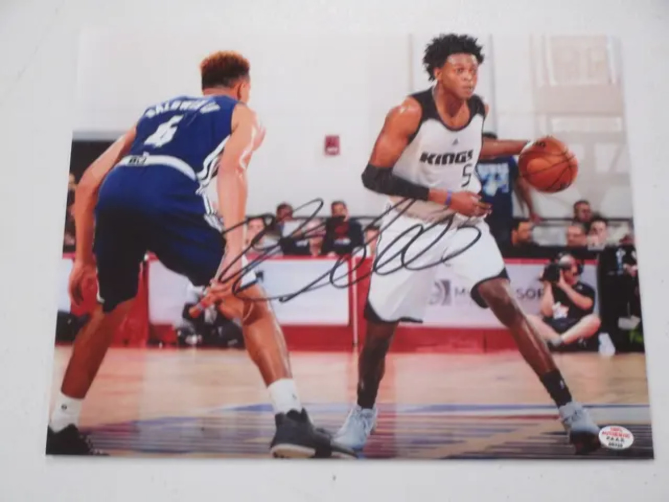 De'Aaron Fox of the Sacramento Kings signed autographed 8x10 photo PAAS COA 320