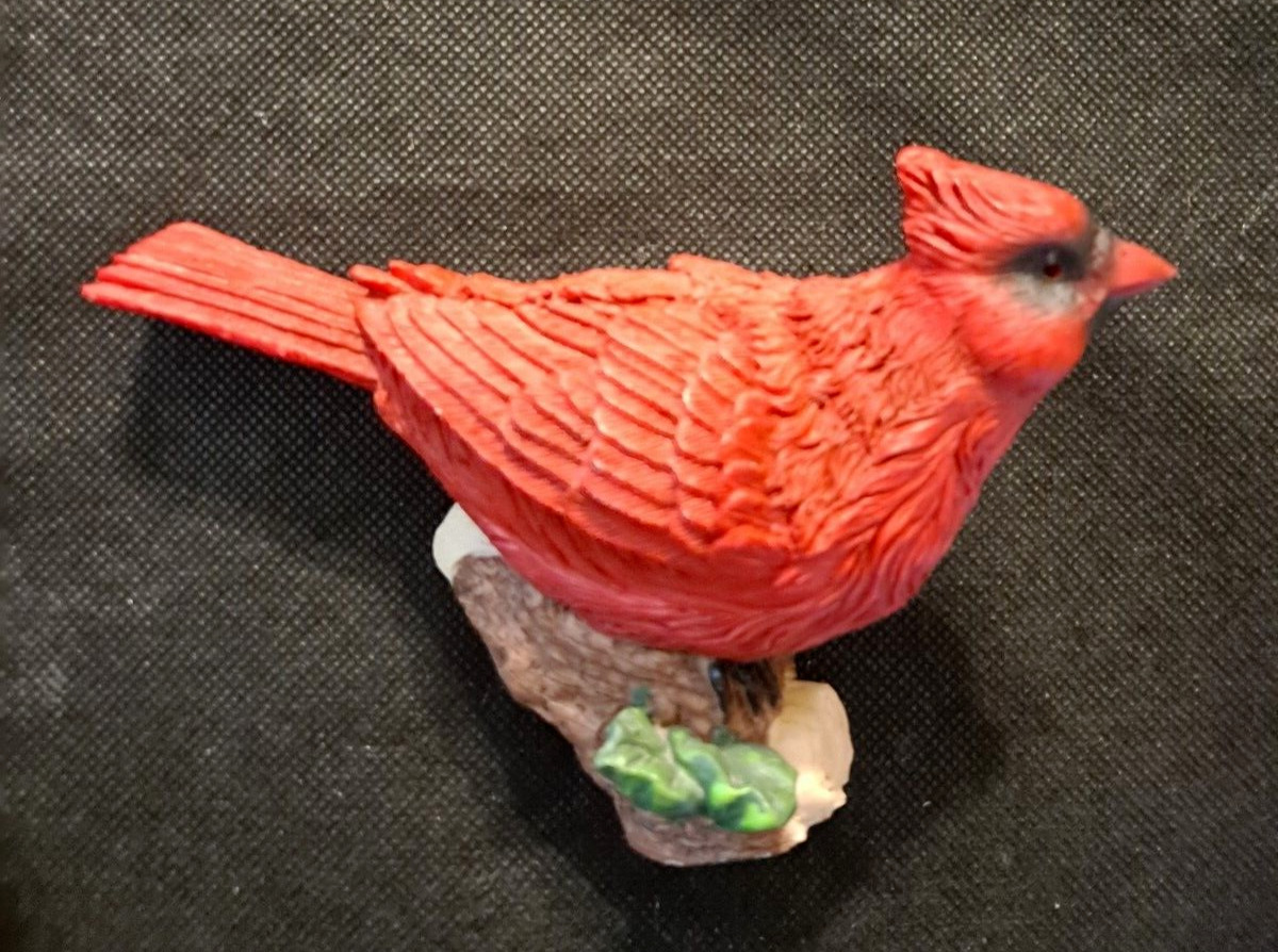 RED CARDINAL BIRD ON BIRCH FIGURINE   e8900UXX