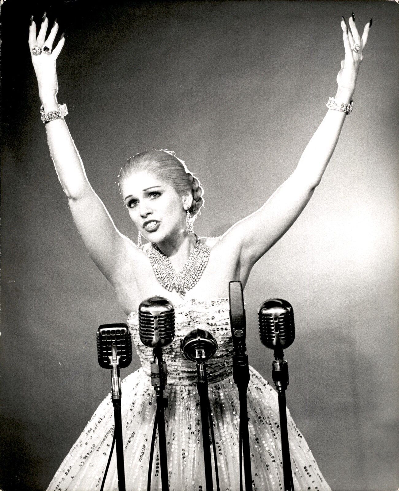 BR2 Original Photo FLORENCE LACEY Evita Beautiful Actress Singer in Microphone