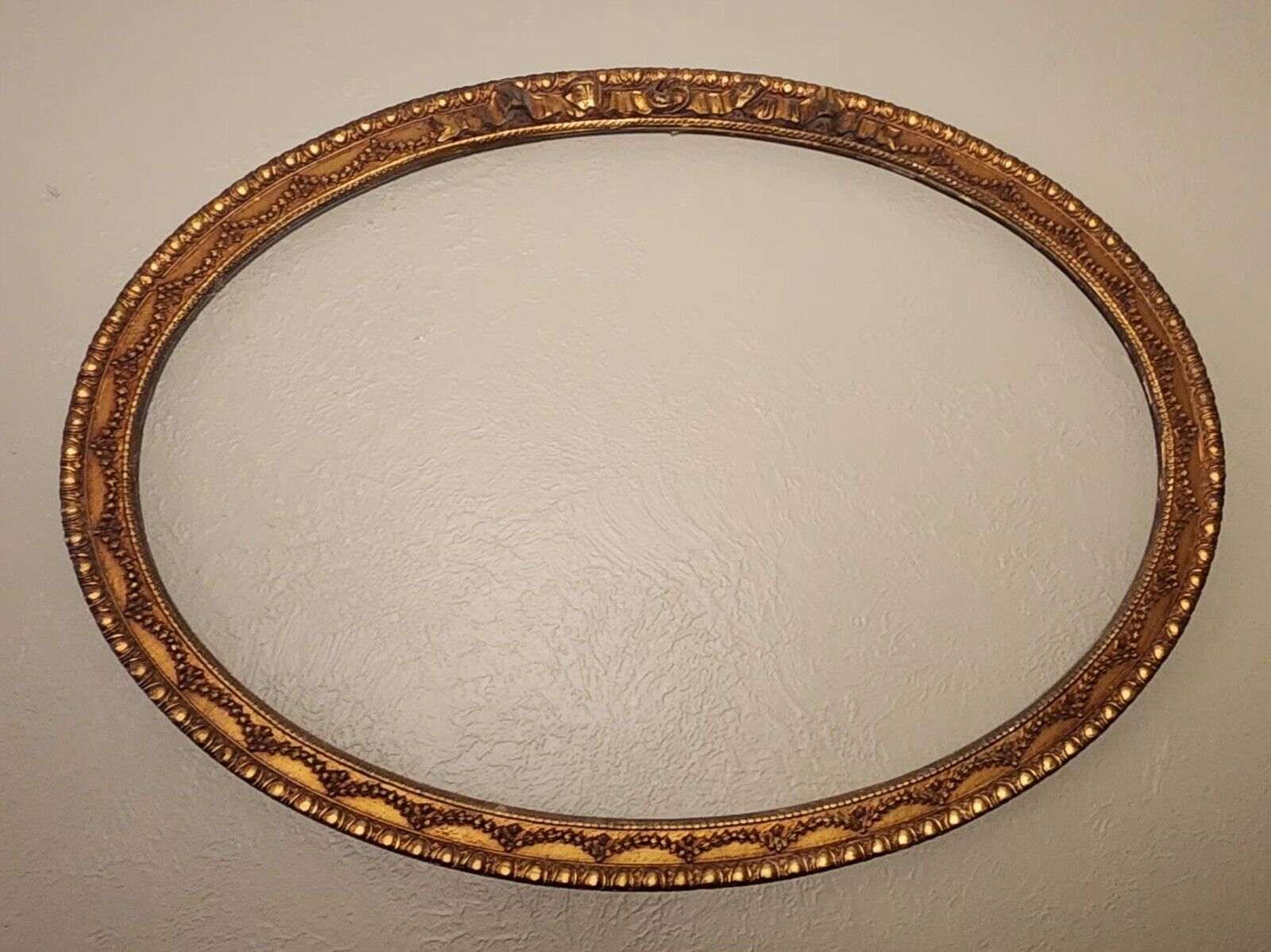 Oval Ornate Horizontal Gold Gilt Frame 21.5\