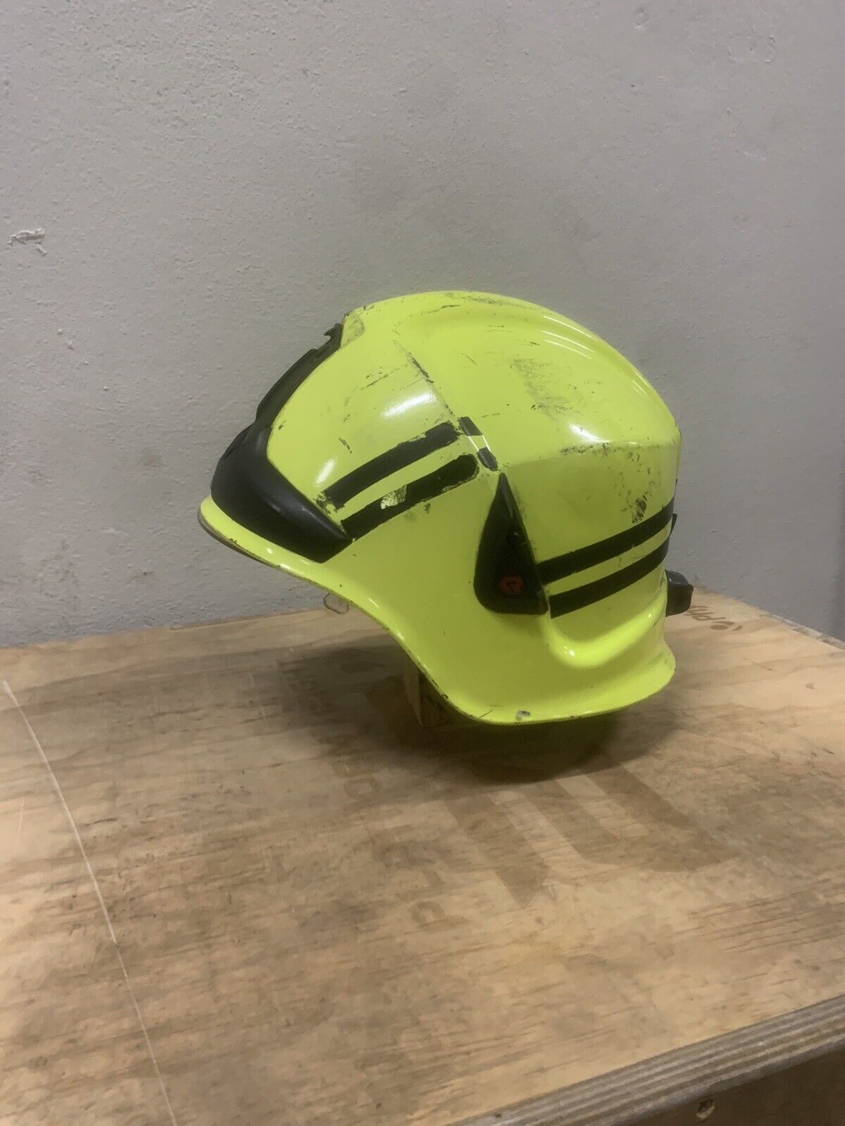 YELLOW Firefighter Helmet Rosenbauer HEROS-xtreme - Yellow with black comb