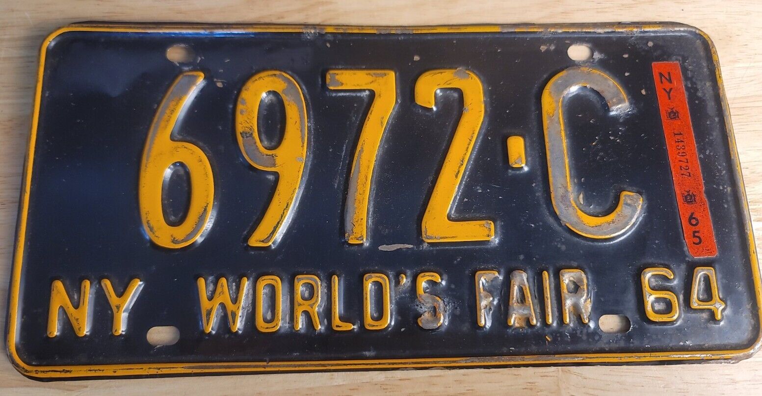 VINTAGE  1964/65 NEW YORK WORLD'S FAIR LICENSE PLATE 6972-C 
