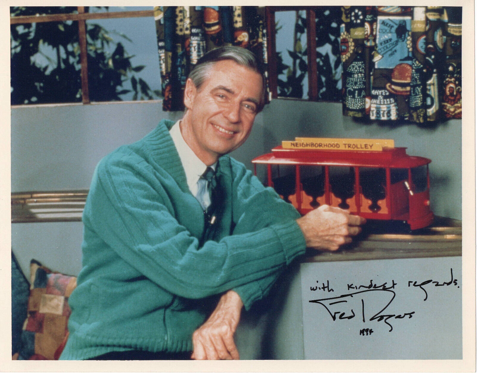 FRED ROGERS  SIGNED AUTOGRAPH MISTER ROGERS NEIGHBORHOOD 8X10 PHOTO BECKETT BAS