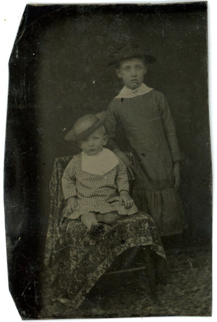 CIRCA 1860\'S 2.25X3.25 in 1/6 Plate TINTYPE Two Adorable Girls Sisters? In Hats