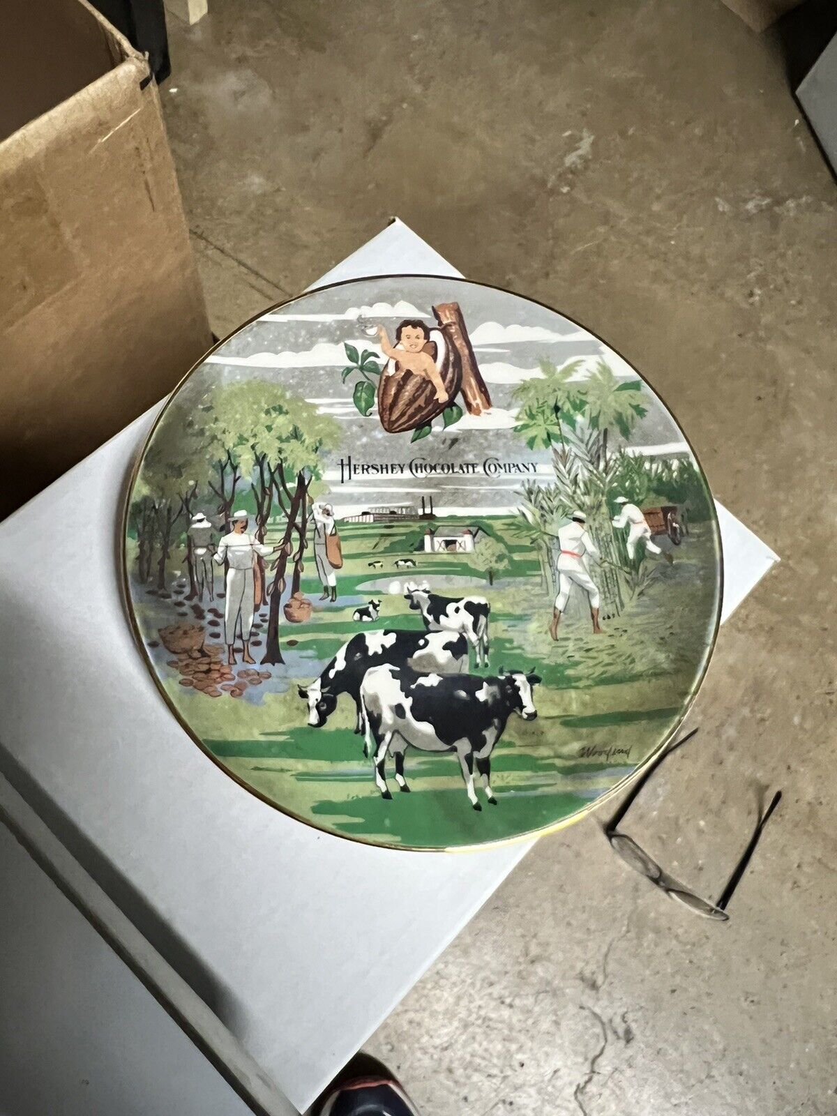 1981 Hershey Chocolate Company Commemorative Plate in Original Box w/Papers