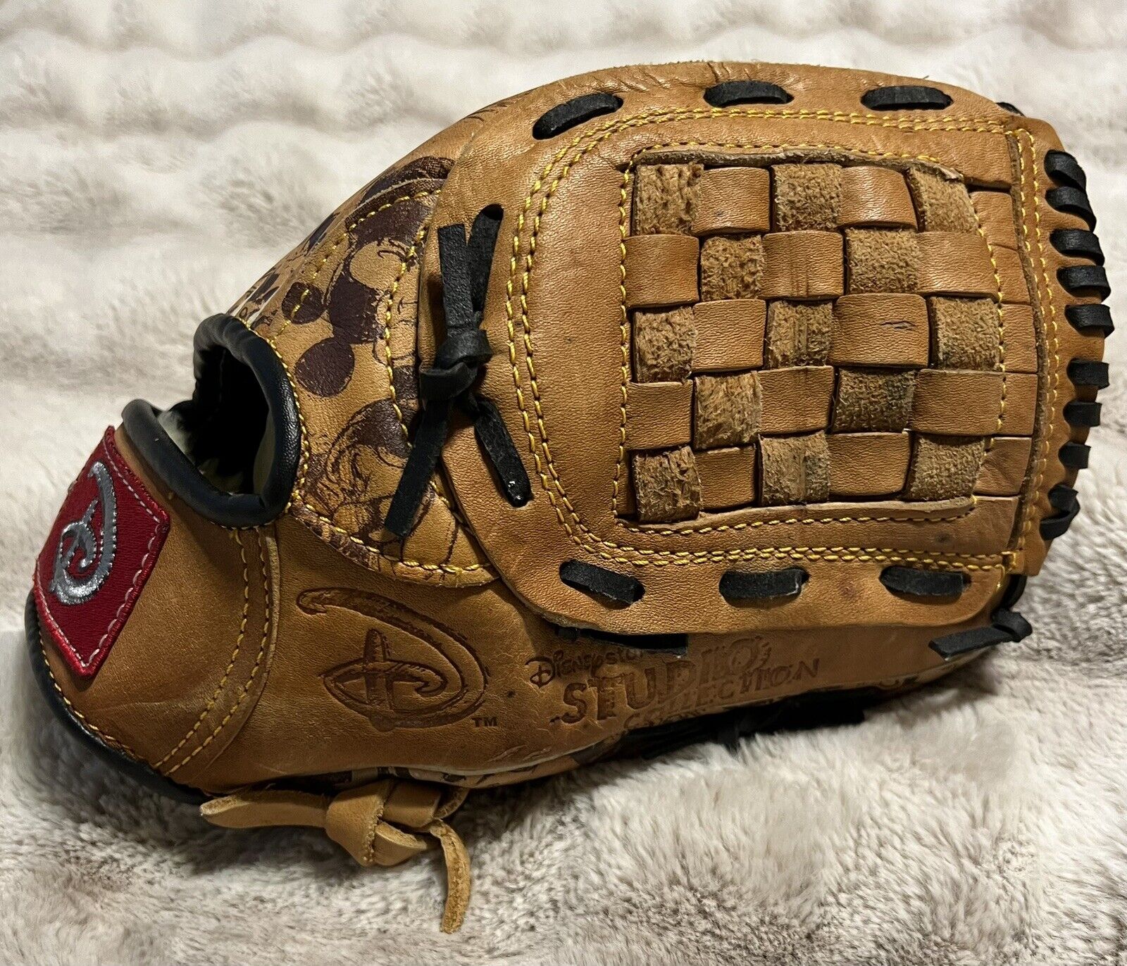 LEATHER FIELDERS RHT BASEBALL GLOVE DISNEY STORE STUDIO COLLECTION MICKEY MOUSE