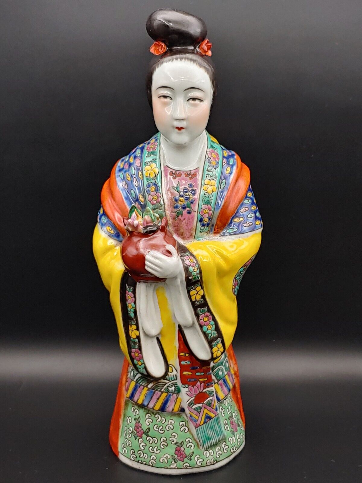清代福建会馆旧藏 粉彩王母娘娘抱石榴瓷像 Antique Chinese Fujian Famille Rose Porcelain Figure Statue